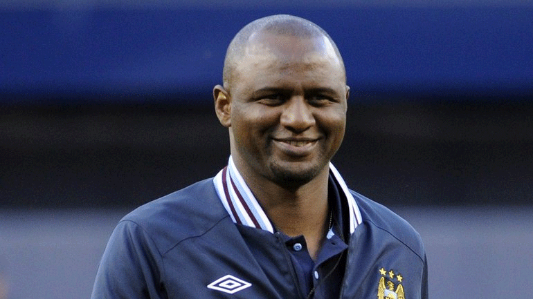 Γαλλία: Ο Βιεϊρά δώρισε 250 τάμπλετς σε ηλικιωμένους!