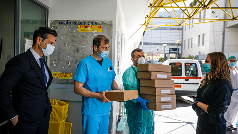 Συγκινητική πρωτοβουλία κατά του κορωνοϊού – 16χρονη δώρισε 300 μάσκες στο νοσοκομείο «Ευαγγελισμός» Συγκινητική πρωτοβουλία κατά του κορωνοϊού – 16χρονη δώρισε 300 μάσκες στο νοσοκομείο «Ευαγγελισμός»