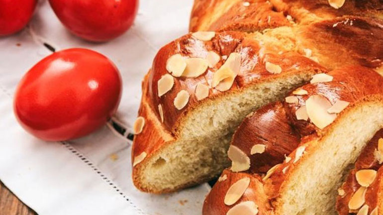 Τα καλύτερα μυστικά για τα πιο αφράτα πασχαλινά τσουρέκια!