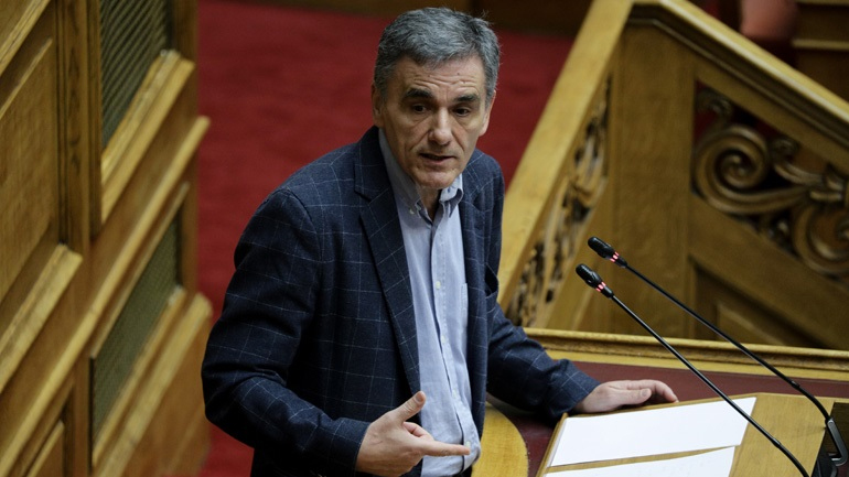 Τσακαλώτος: Δύο γεγονότα και τέσσερις ερωτήσεις για το «μαξιλάρι που άφησε ο ΣΥΡΙΖΑ»