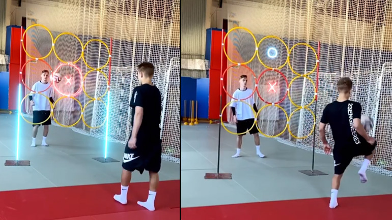 Τρίλιζα με μια μπάλα ποδοσφαίρου