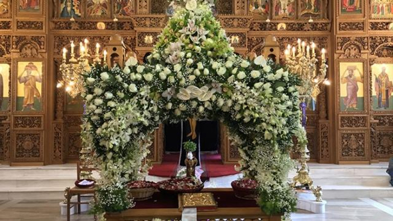 Πιστοί προσπάθησαν να μπουν σε εκκλησία στη Λαμία