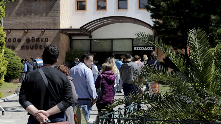 Παρατείνεται η λειτουργία των σούπερ μάρκετ μετά τις ατελείωτες ουρές