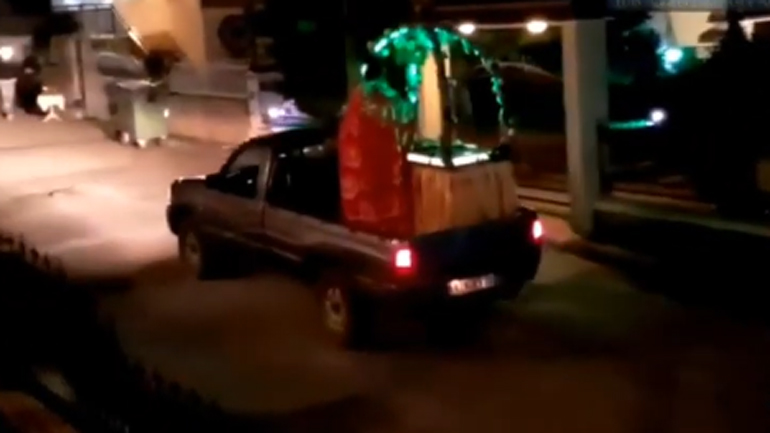 Περδίκκα Εορδαίας: Περιφορά του Επιταφίου με αγροτικό αυτοκίνητο