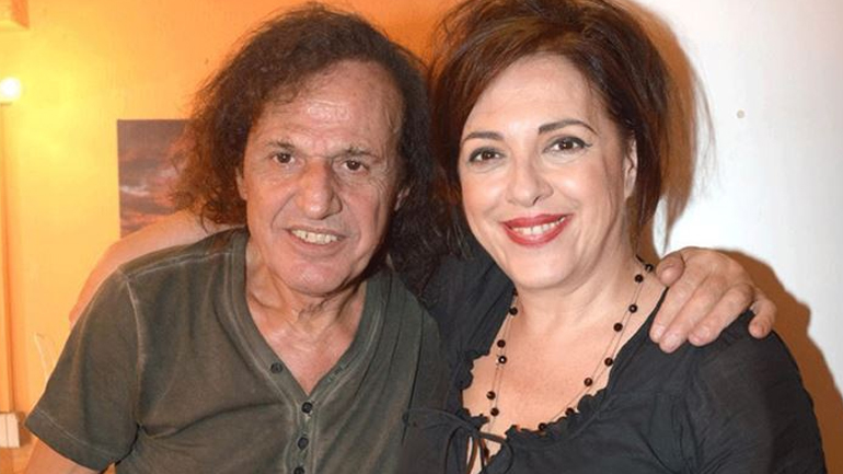 Ελένη Ράντου – Βασίλης Παπακωνσταντίνου: Ποζάρουν στον κήπο του σπιτιού τους και εύχονται «Καλή Ανάσταση»!