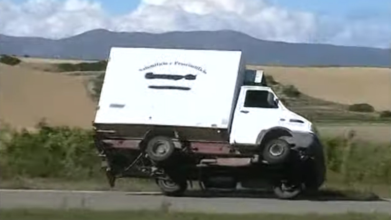 Στρίβει κάθε όχημα στις δύο ρόδες!