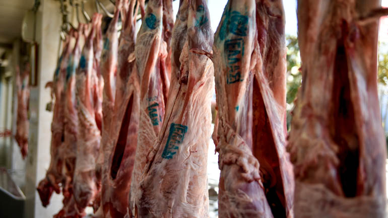 Εντατικοποιούνται οι έλεγχοι στην αγορά – Κατασχέσεις κρέατος για αισχροκέρδεια