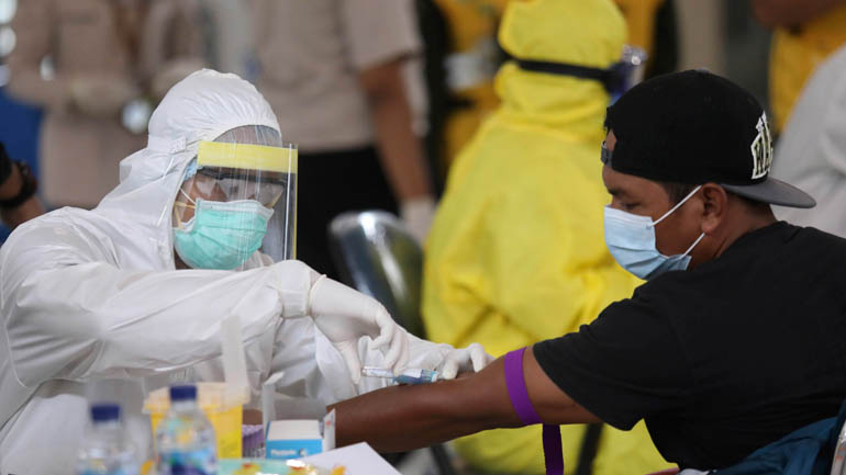 Ινδονησία: 325 νέα περιστατικά μόλυνσης και 15 νέοι θάνατοι από τον κορωνοϊό