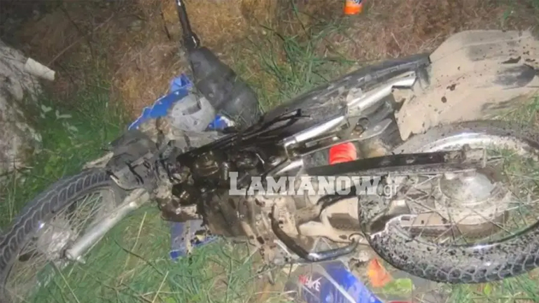 Τραγωδία στη Λοκρίδα: Νεαρός έπεσε στα βράχια με τη μηχανή του