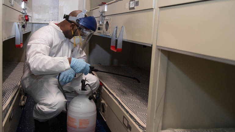 ΗΠΑ: Τα 2/3 των ναυτών του αεροπλανοφόρου Ρούζβελτ που βρέθηκαν θετικοί στον ιό είναι ασυμπτωματικοί