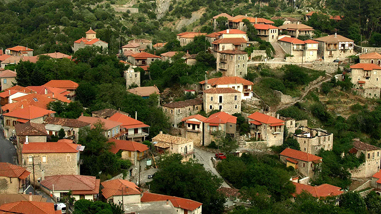 Οδοιπορικό στη Στεμνίτσα με Suzuki V-Strom 1050 Οδοιπορικό στη Στεμνίτσα με Suzuki V-Strom 1050