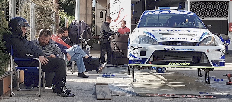 Λόγω της πανδημίας με τον COVID-19 οι αγώνες αυτοκινήτου έχουν σταματήσει...