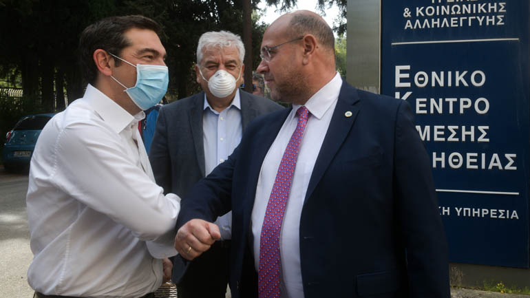 Τσίπρας στο ΕΚΑΒ: «Σας είμαστε ευγνώμονες για την προσφορά σας» Τσίπρας στο ΕΚΑΒ: «Σας είμαστε ευγνώμονες για την προσφορά σας»