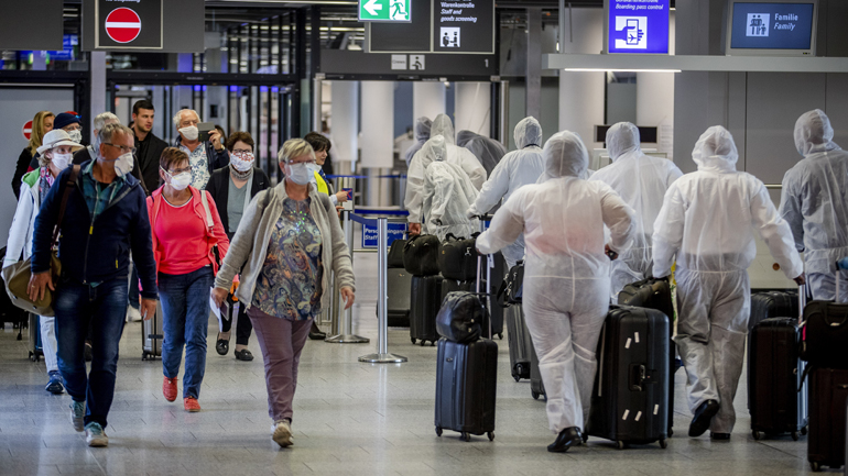 Γερμανία: Υποχρεωτική χρήση μάσκας ζητούν οι αεροπορικές εταιρείες και τα αεροδρόμια
