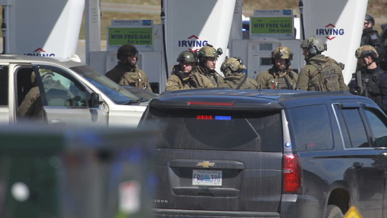 Καναδάς: Τουλάχιστον 16 νεκροί από πυροβολισμούς στη Νέα Σκωτία Καναδάς: Τουλάχιστον 16 νεκροί από πυροβολισμούς στη Νέα Σκωτία