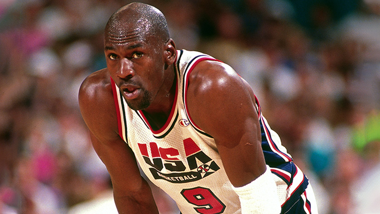 Η φανέλα του Τζόρνταν από την Dream Team του 1992 πωλήθηκε για 216.000 δολάρια