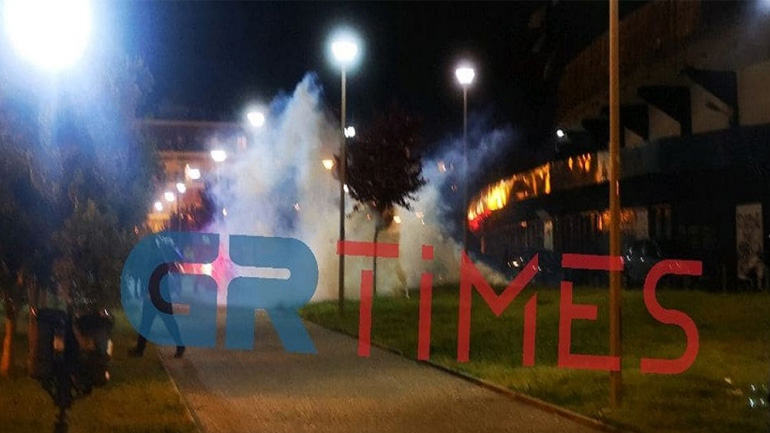 Ένταση και χημικά έξω από το γήπεδο της Τούμπας