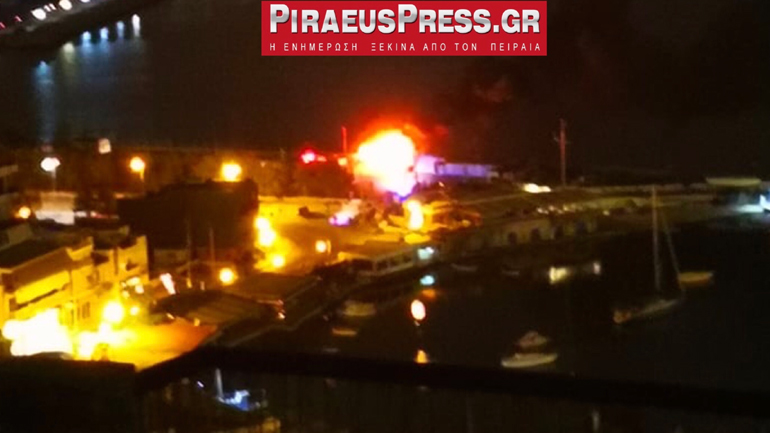 Φωτιά σε σκάφος στο Μικρολίμανο