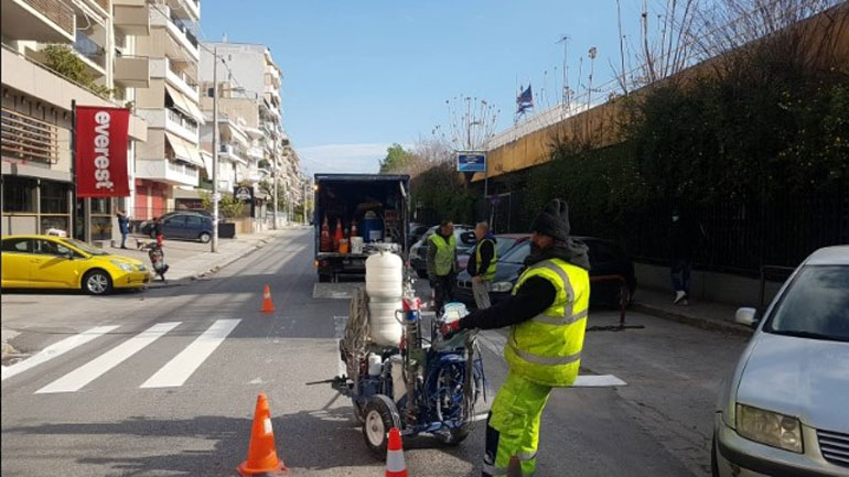 Επαναδιαγράμμιση εκατοντάδων διαβάσεων πεζών από τον Δήμο Αθηναίων