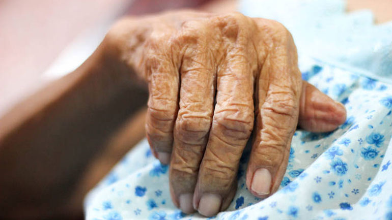 Γιαγιά 106 ετών στη Σλοβενία νίκησε τον κορωνοϊό