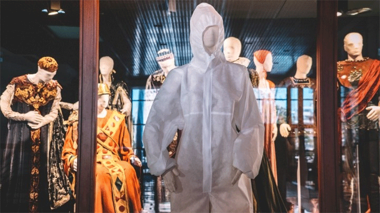 Η ιατρική στολή που έδωσε το ΚΘΒΕ στο ΑΧΕΠΑ σε έκθεση κοστουμιών