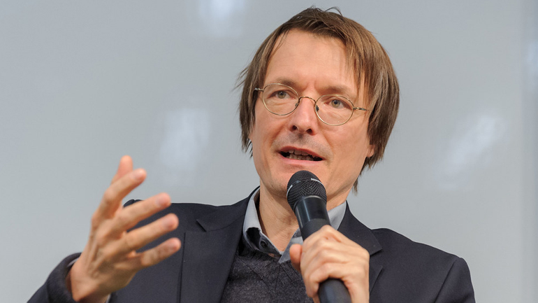 Γερμανός καθηγητής Επιδημιολογίας: «Τερατωδώς κακή» η ιδέα των διακοπών φέτος το καλοκαίρι