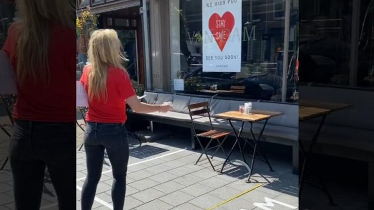 Οι σερβιτόροι θα πρέπει να τηρούν τις αποστάσεις