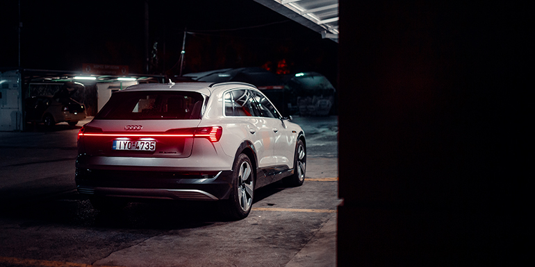 Το e-tron είναι ένα όχημα που δεν περνά απαρατήρητο...