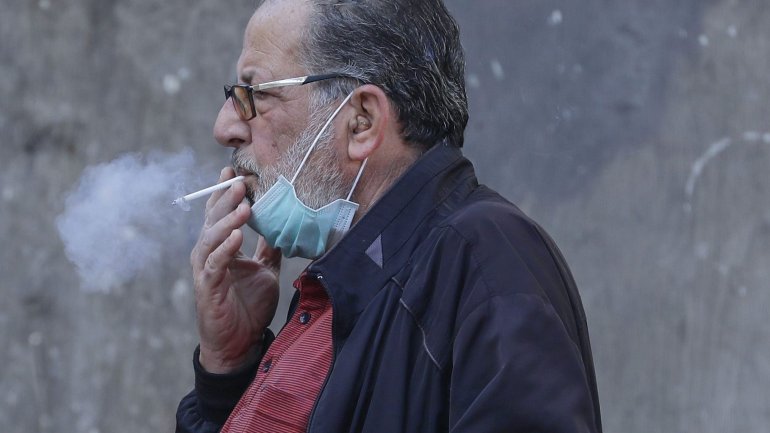 Τι σχέση έχει το κάπνισμα με τη νόσο Covid-19