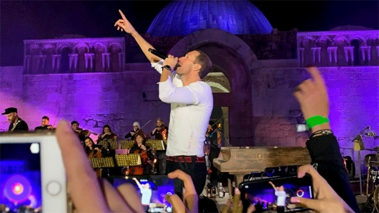 Διασκευή του «Times Like These» για τη στήριξη όσων πλήττονται από την πανδημία