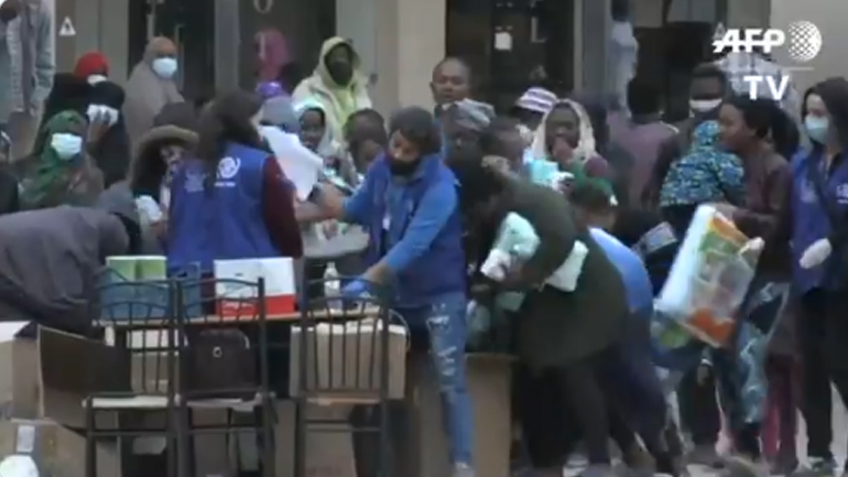 Σκηνές πανικού στο Κρανίδι: «Πόλεμος» για μια σακούλα τρόφιμα