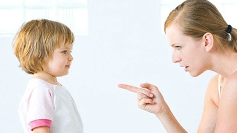 Αυτές είναι οι φράσεις που πληγώνουν ένα παιδί