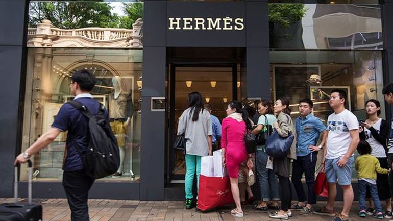 Tο κατάστημα του Hermès στην Κίνα άνοιξε και πάλι τις πόρτες του και ο τζίρος του άγγιξε τα 2,7 εκατ. δολάρια