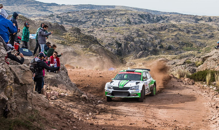 Σε αγώνες ράλι και ιδίως στο χώμα τα κλαταρισμένα ελαστικά είναι πολύ συνηθισμένα φαινόμενο...