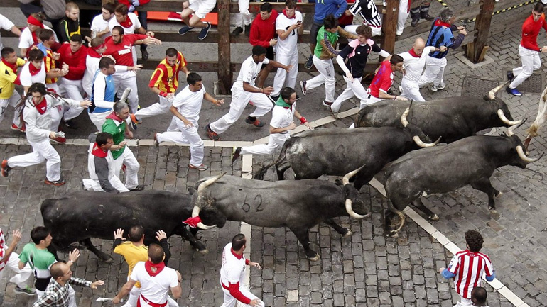 Ισπανία: Η PETA προσφέρει 250.000 ευρώ στις αρχές της Παμπλόνα για να καταργήσει τις ταυροδρομίες