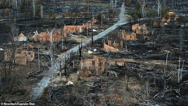 Εικόνες σοκ από την καταστροφή που προκάλεσε η πυρκαγιά στο Τσέρνομπιλ