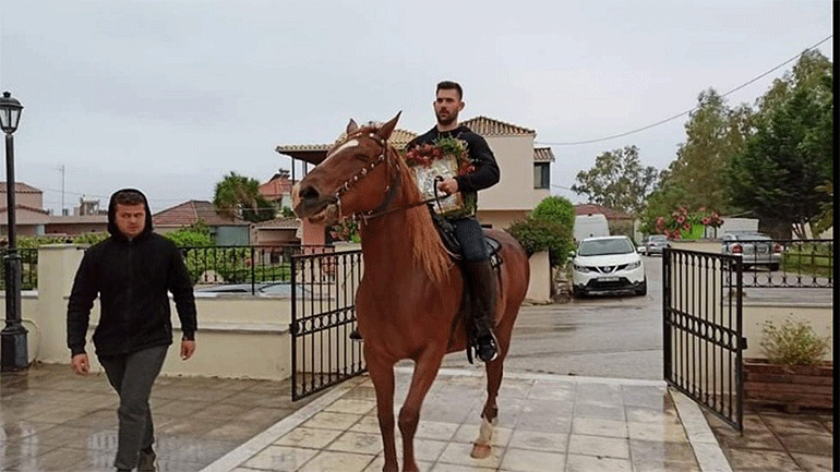 Το έθιμο των καβαλάρηδων του Αϊ-Γιώργη  στην Πρέβεζα