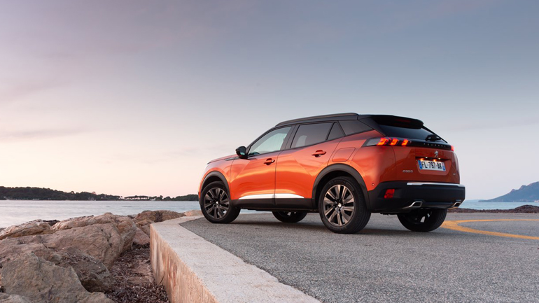 Έχει μήκος 4,3 μέτρα, πλάτος 1,77μ. και ύψος 1,53μ.