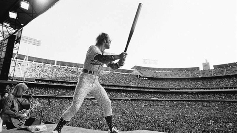 Η πρώτη online έκθεση της Morrison Hotel Gallery εστιάζει στoν Έλτον Τζον