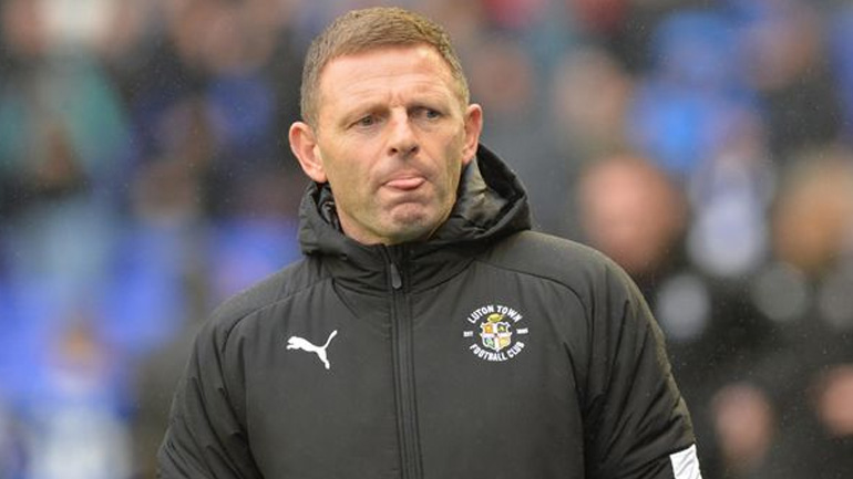 Η Λούτον απέλυσε τον προπονητή της λόγω… κορωνοϊού