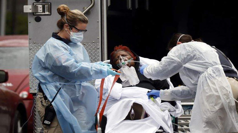 Σχεδόν 50.000 οι θάνατοι από κορωνοϊό στις ΗΠΑ