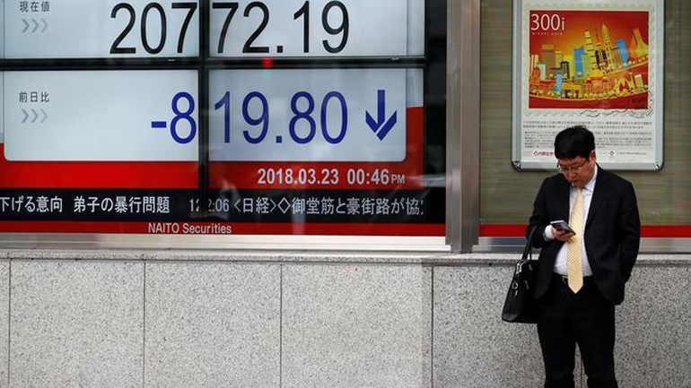 Πτώση των δεικτών στο αρχικό στάδιο των συναλλαγών στο Τόκιο