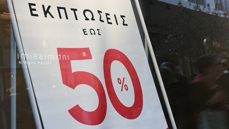 Εκπτώσεις στις αρχές Αυγούστου θέλουν οι έμποροι – Τι άλλο ζητούν