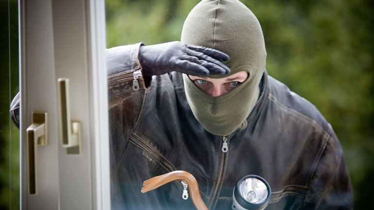 «Ξάφριζαν» σπίτια και καταστήματα εν μέσω κορωνοϊού