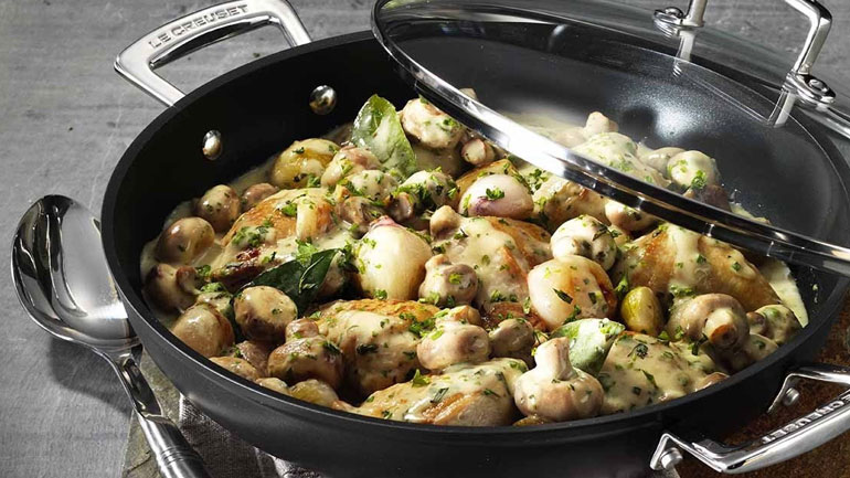 Πεντανόστιμο κοτόπουλο φρικασέ