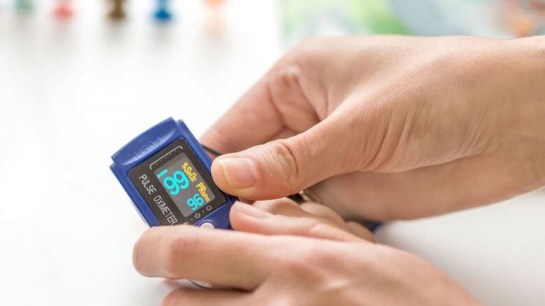 Κορωνοϊός: Τι συστήνει ο Τσιόδρας για το οξύμετρο