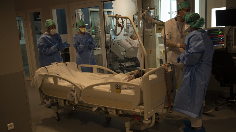 Βέλγιο: Γυναίκα θετική στον κορωνοϊό γέννησε με καισαρική ένα κοριτσάκι