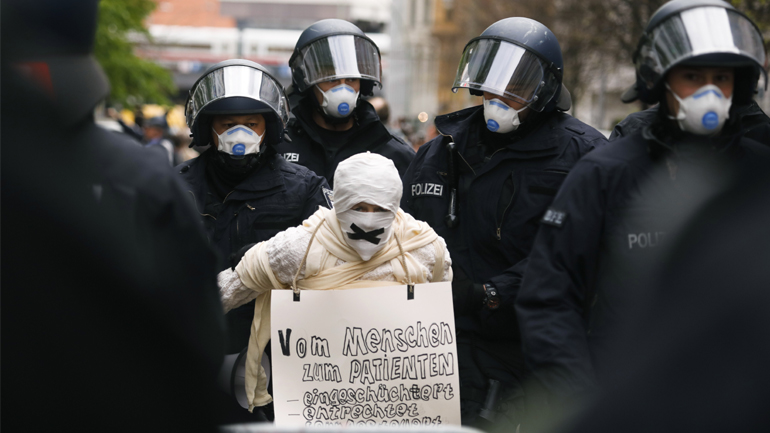 Covid-19: Συλλήψεις διαδηλωτών στο Βερολίνο