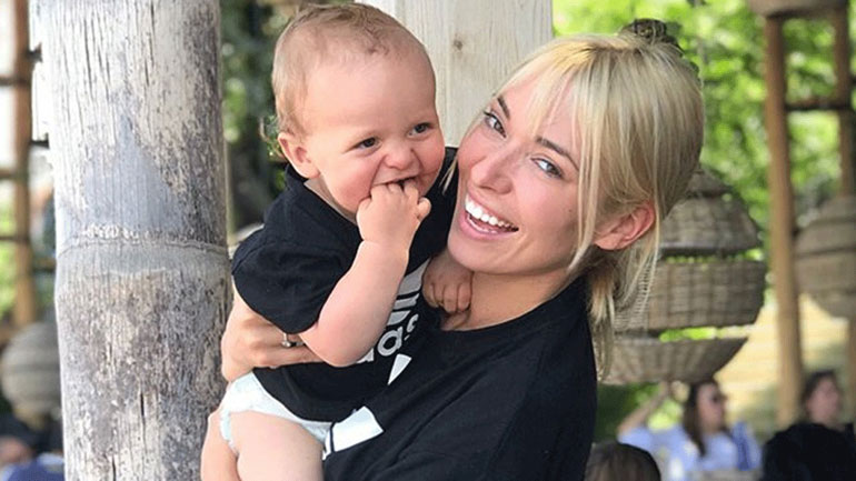 Μικαέλα Φωτιάδη: Συναντήθηκε με τον γιο της μετά από δύο μήνες στην καραντίνα