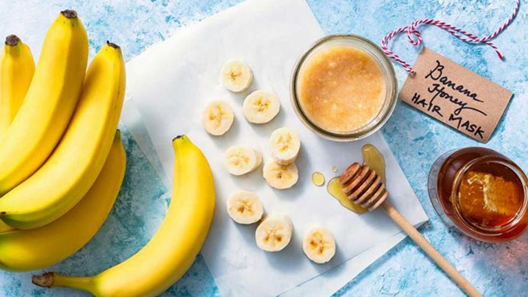 Θρεπτική μάσκα με μπανάνα για λαμπερά μαλλιά